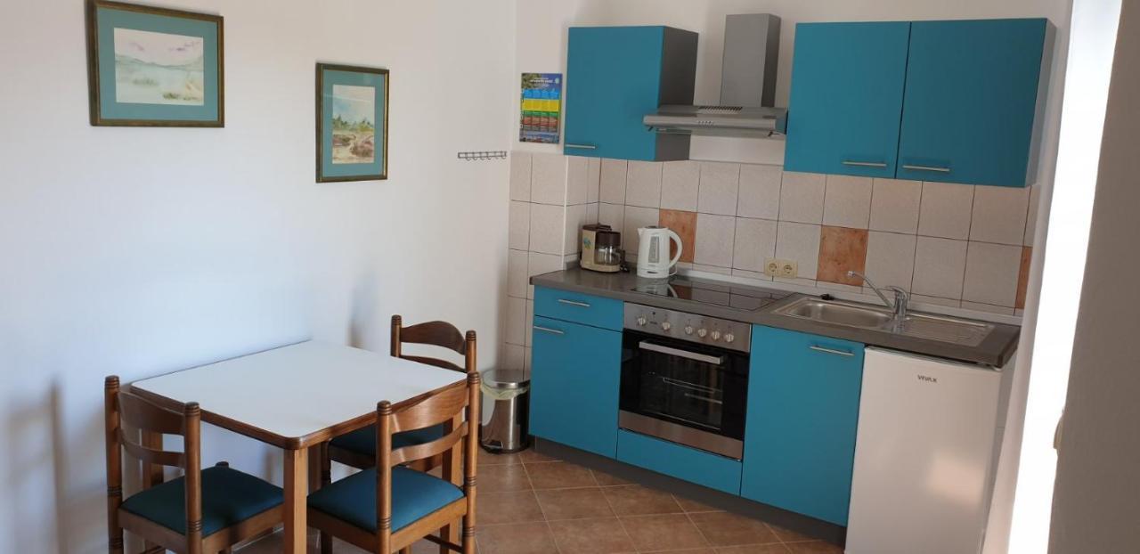 Apartment Roglic Rab Town Exteriör bild