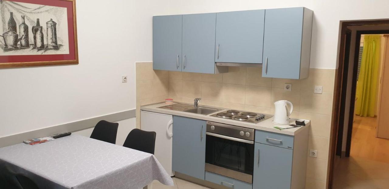 Apartment Roglic Rab Town Exteriör bild