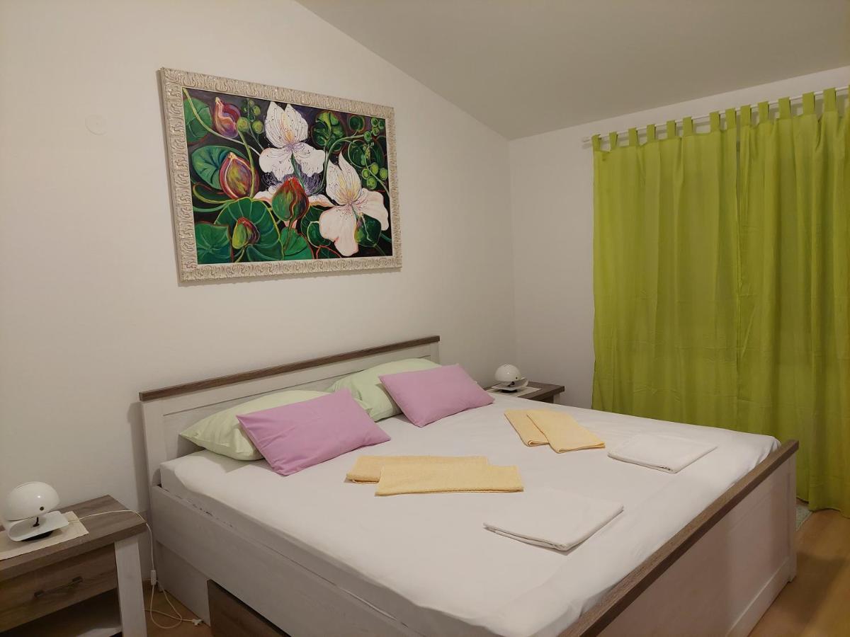 Apartment Roglic Rab Town Exteriör bild