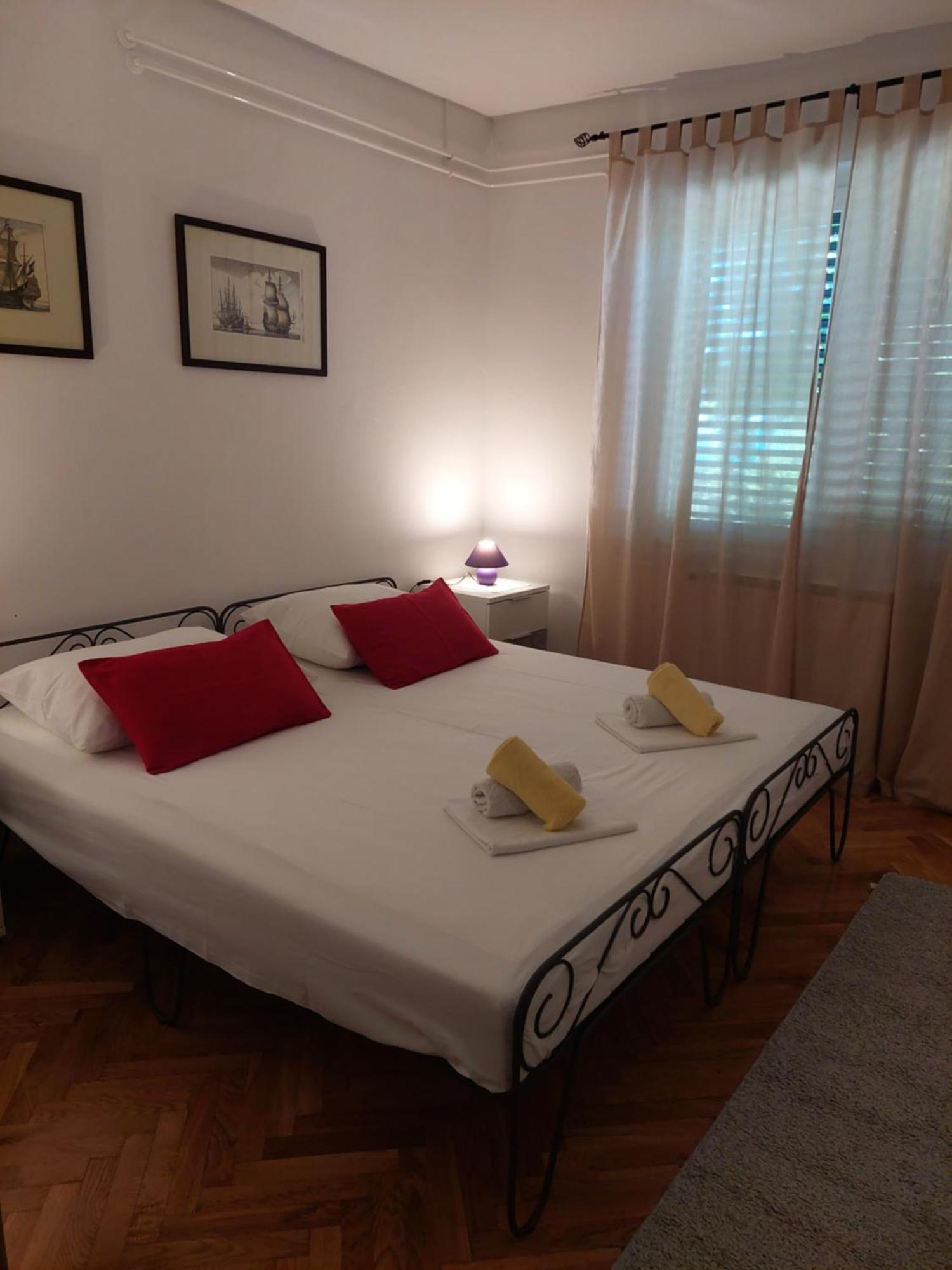 Apartment Roglic Rab Town Exteriör bild