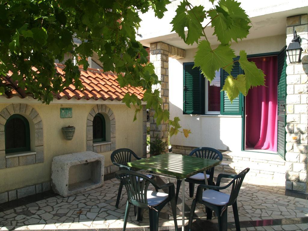 Apartment Roglic Rab Town Exteriör bild